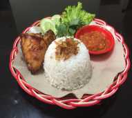 Nasi Ayam Lalapan