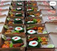 Nasi Ayam/Daging Box (Paket + Air Mineral Botol)