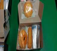 SNACK DOS KUE ASIN ROTI MANIS ROTI ASIN AIR MINERAL GELAS